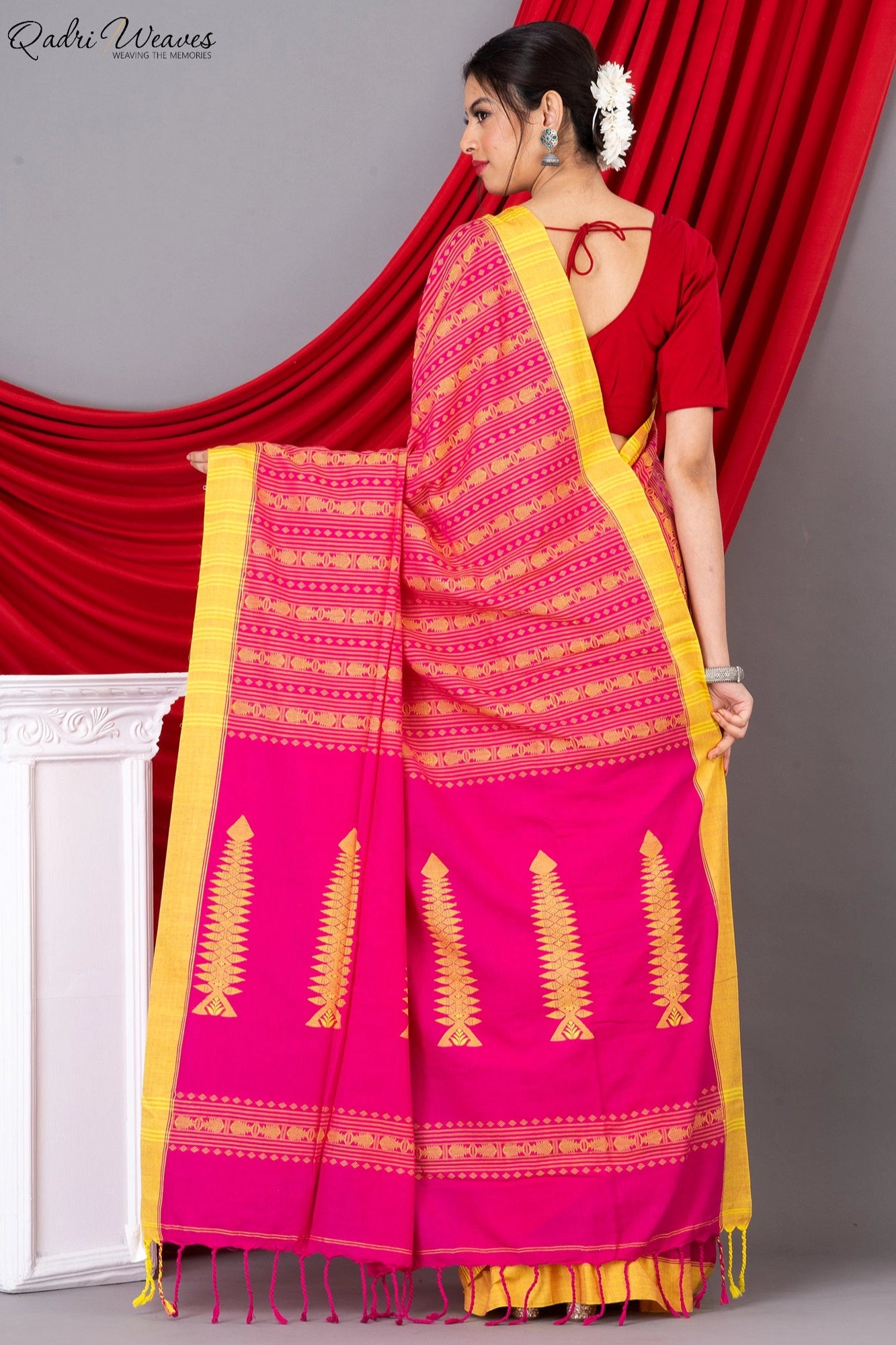 Handloom Pink Pakuan Jamdani & Fish Motif Cotton Saree